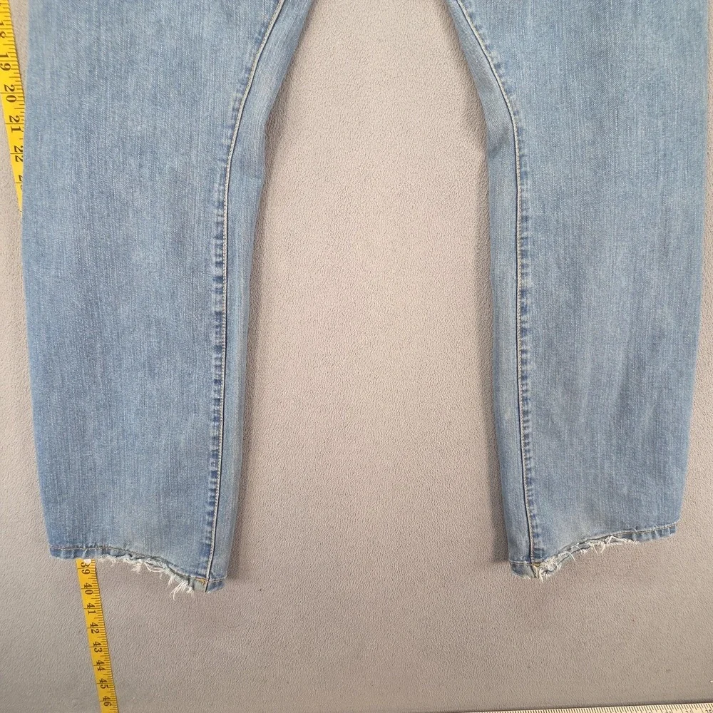 VTG Levis Engineered Jeans Mens Blue Light Wash Straight Twisted Fits‎ 28x31